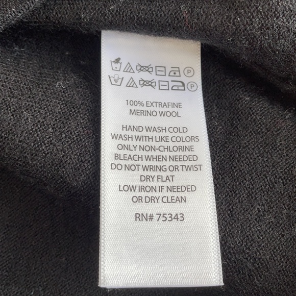 TAHARI Black long sleeve sweater, Size small - Picture 3 of 4